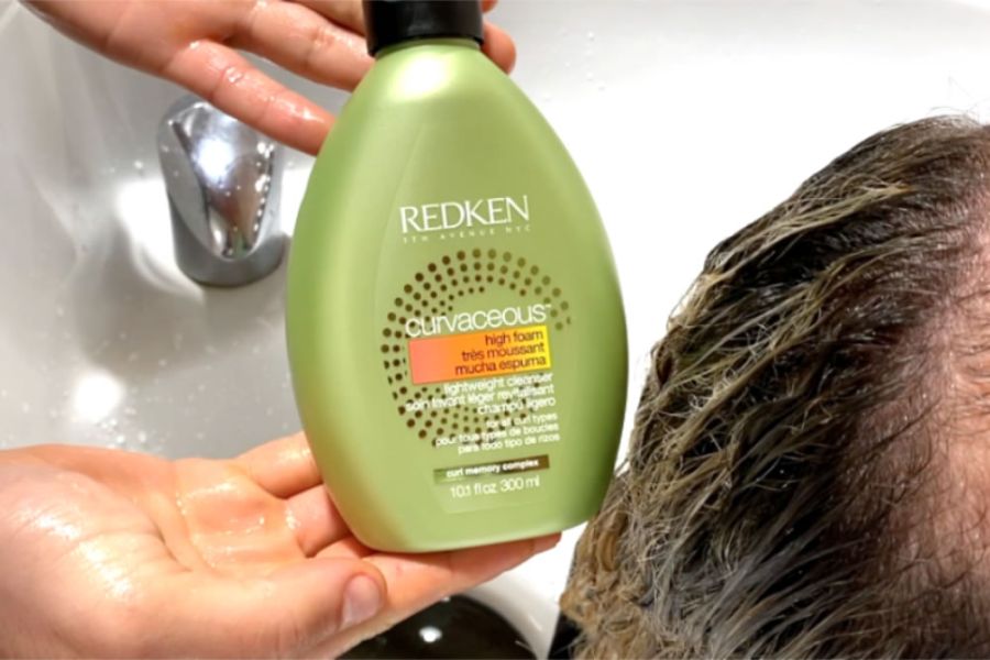 TRATTAMENTO PER CAPELLI RICCI A BOLOGNA: ECCO COME VALORIZZARLI